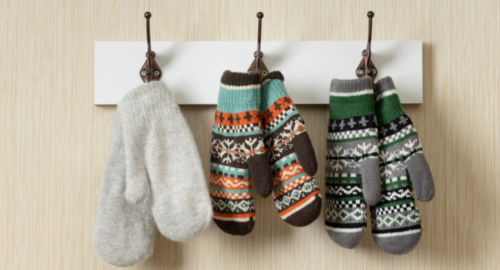 Věšáky na oděvy – nepostradatelný doplněk v každé domácnosti